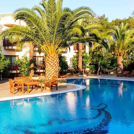 Apartment Sleeps 4, Luxury With Shared Pool - Awz 306