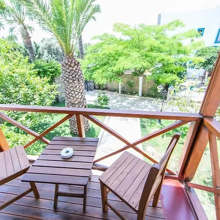 Sleeps 4, Luxury With Shared Pool - Awz 306