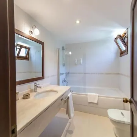 Apartment Sleeps 4, Luxury With Shared Pool - Awz 306 *