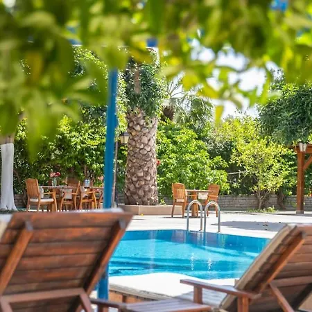 Apartment Sleeps 4, Luxury With Shared Pool - Awz 306