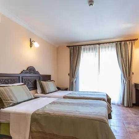 Sleeps 4, Luxury With Shared Pool - Awz 306