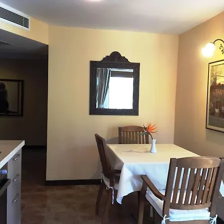 Sleeps 4, Luxury With Shared Pool - Awz 306 *